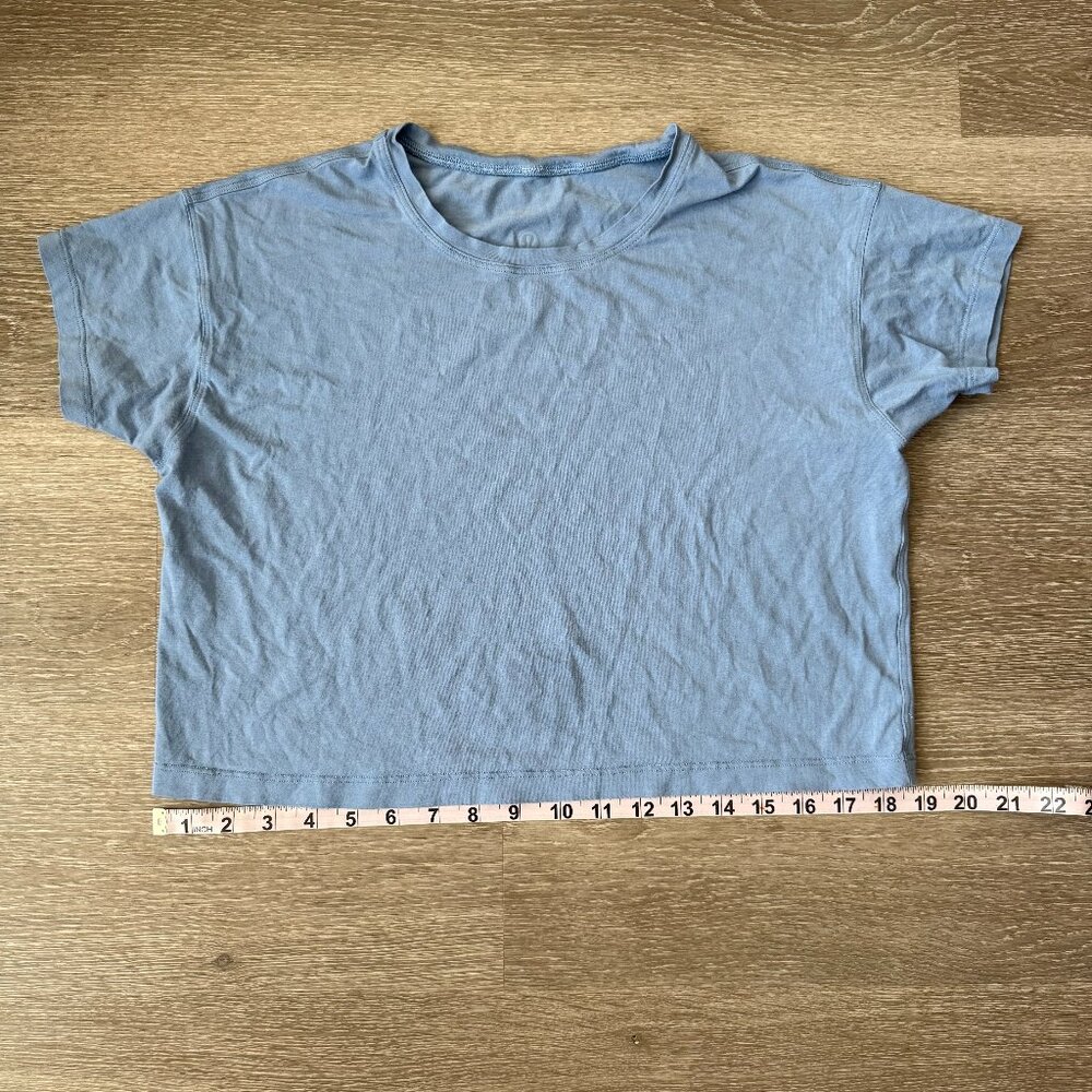 Copped lululemon top blue size 2/4